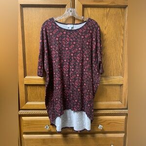 LuLaRoe Women’s Irma Tunic Red Black Geometric Pattern Short Sleeve Size Large